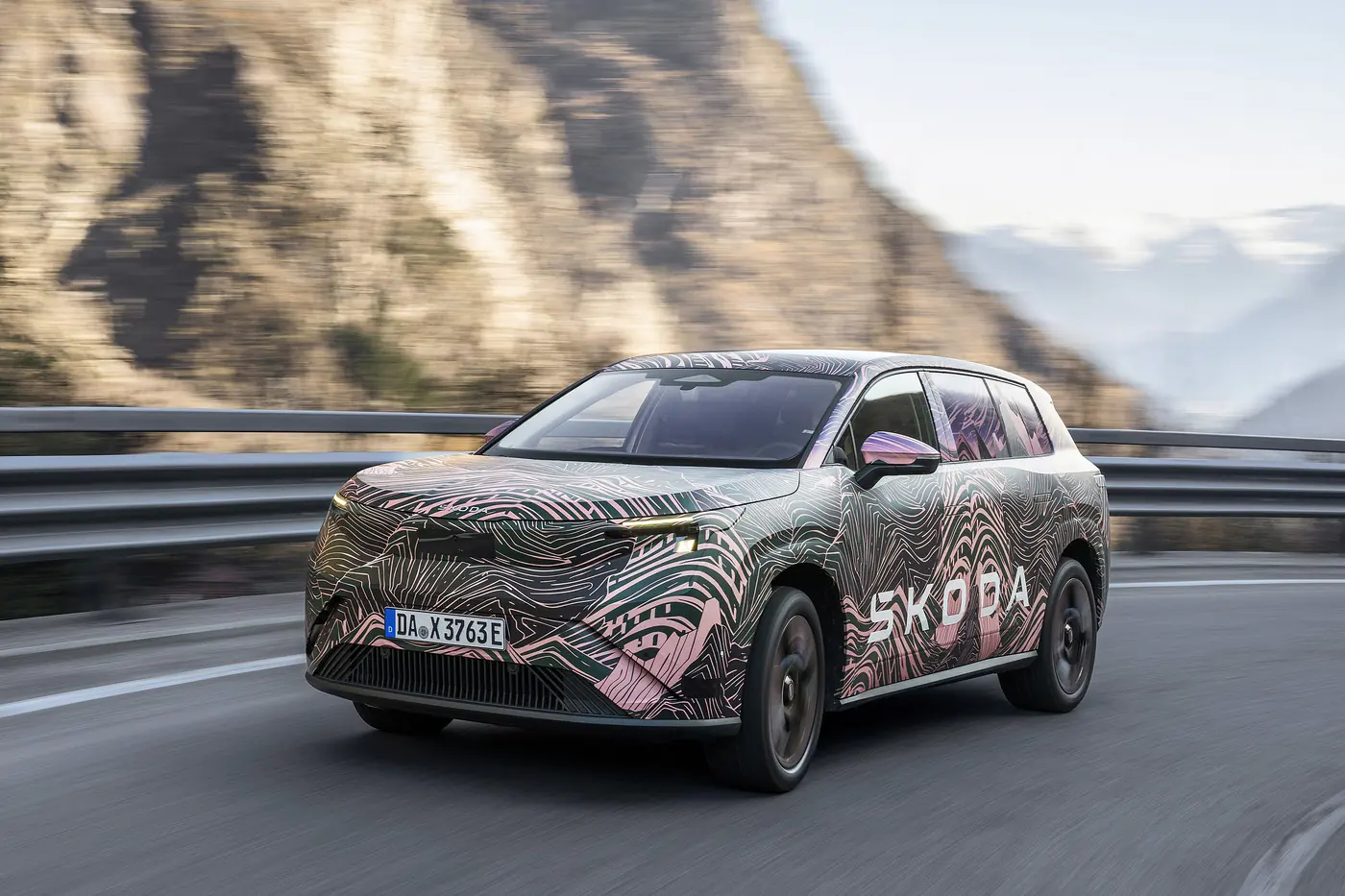 Флагманский кроссовер Skoda Peaq готовится к дебюту: первые подробности