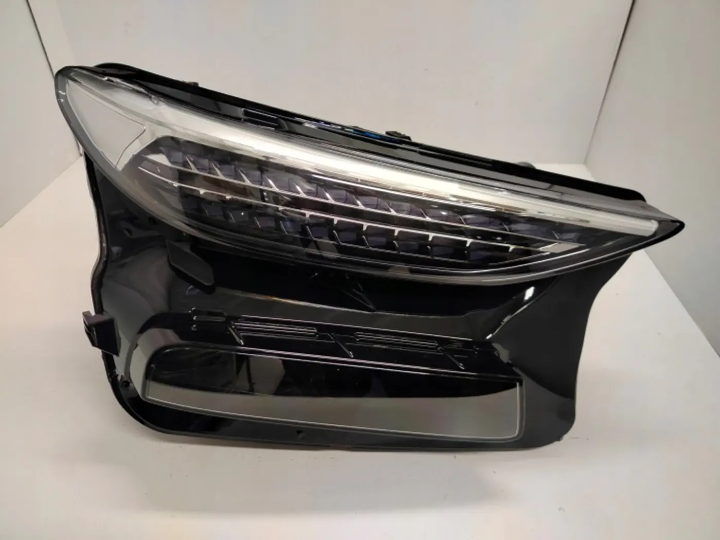 Фара правая к Audi Q6 2022