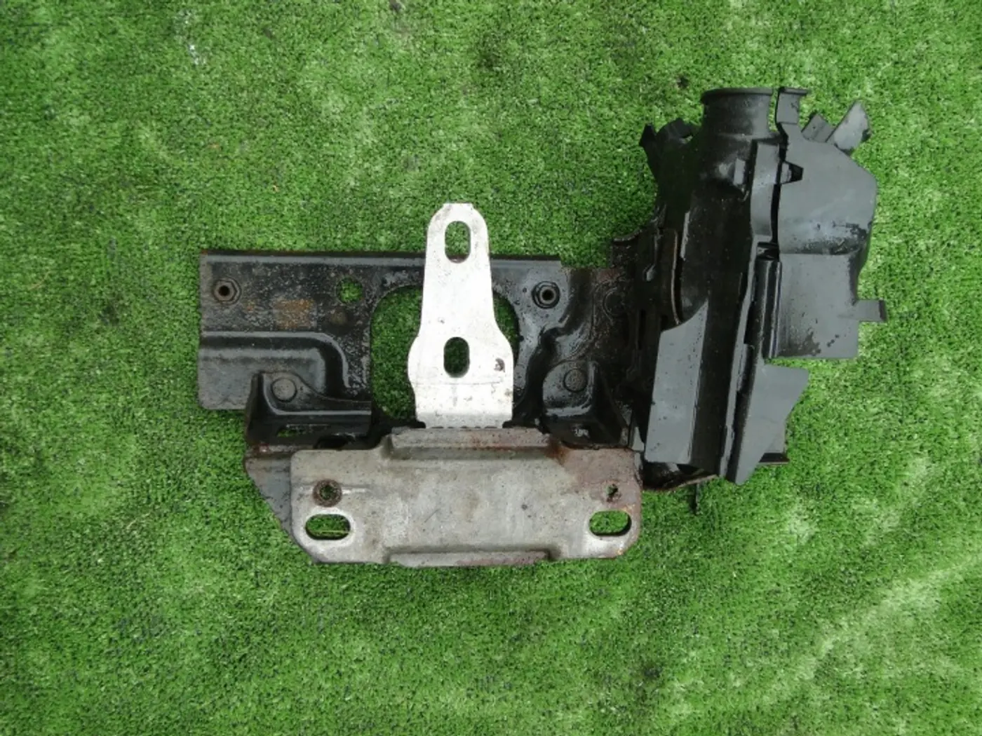 Подушка крепления КПП к Ford C-MAX 2010
