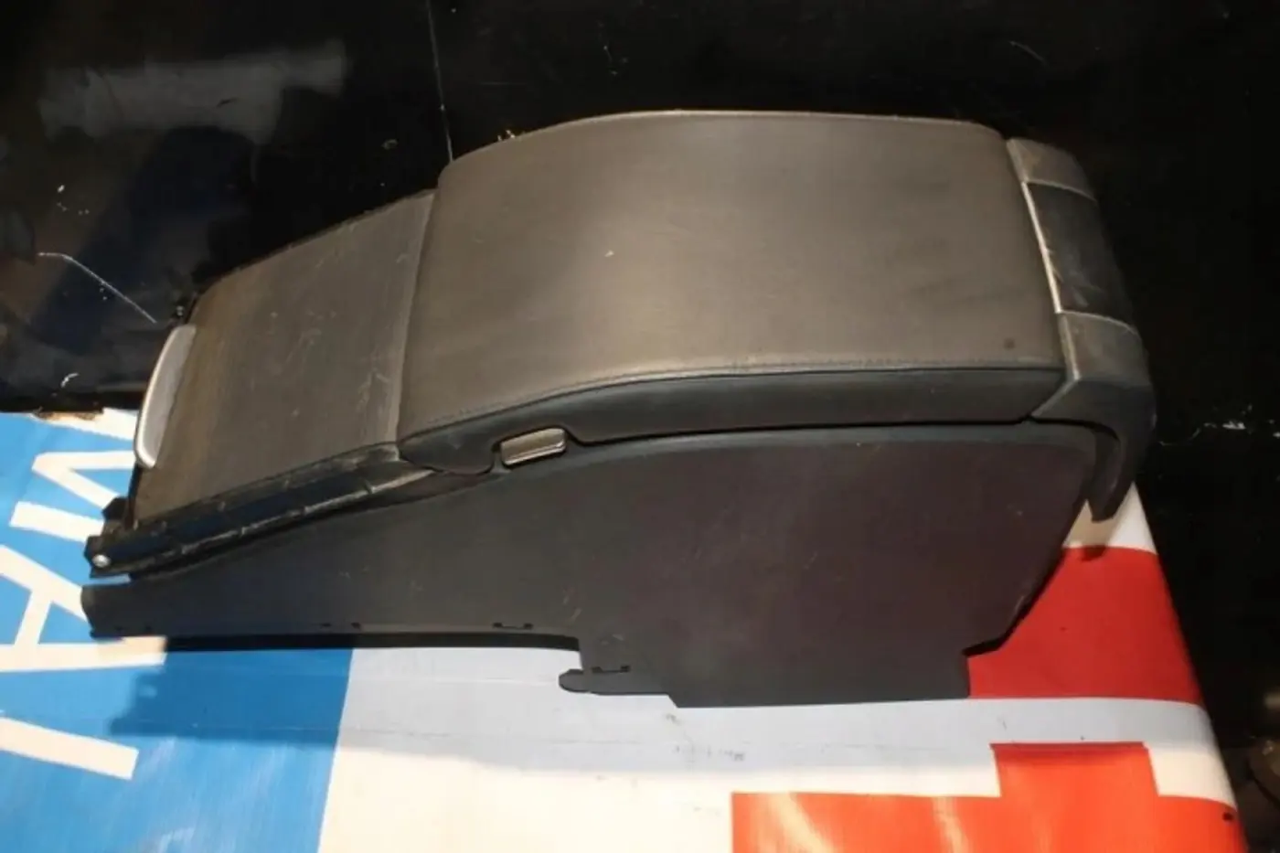 Подлокотник к Volvo S80 2006