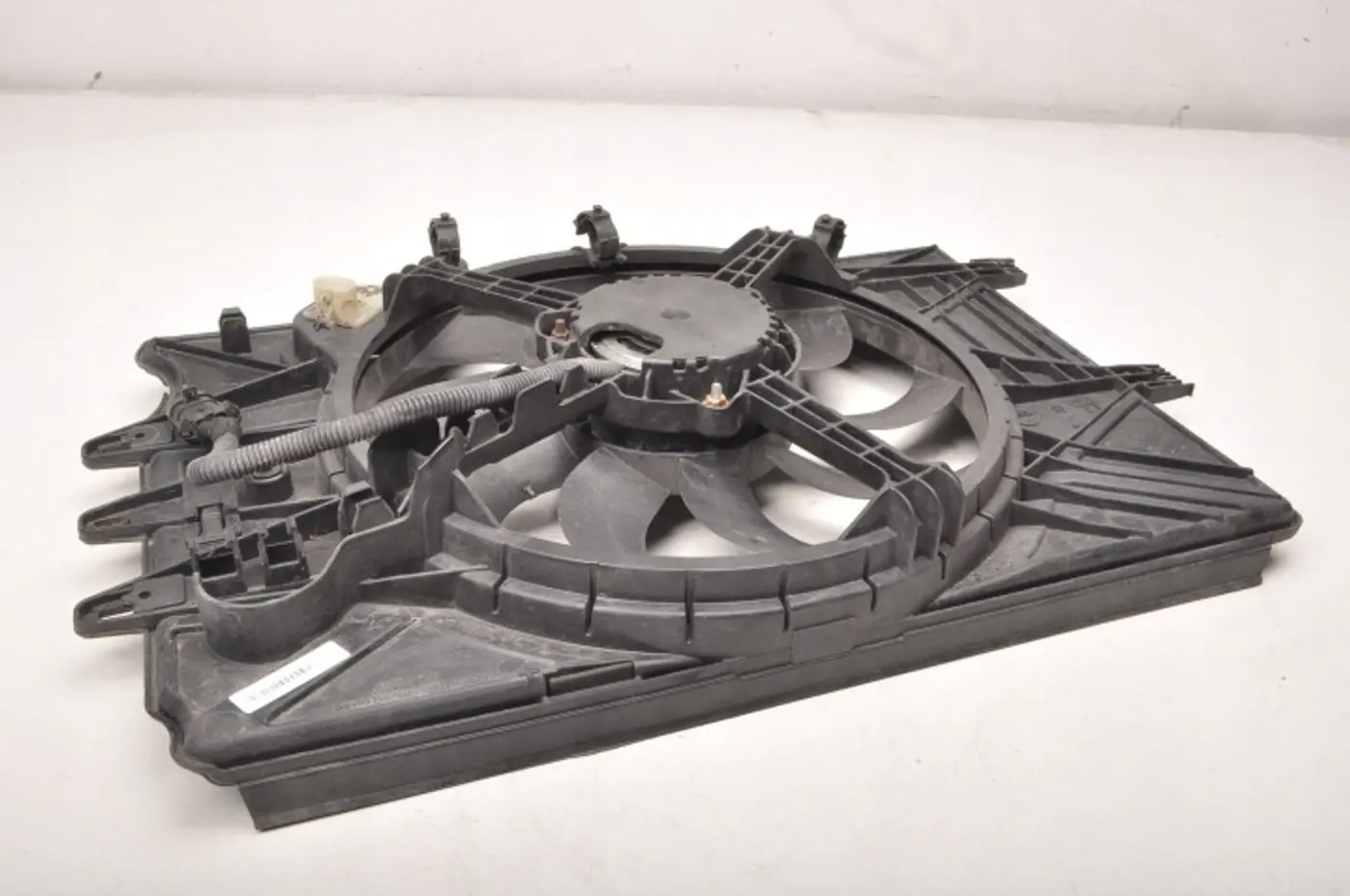 Вентилятор радиатора к Fiat 500L 2012