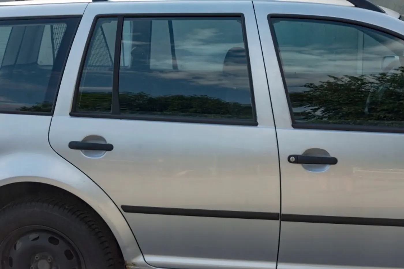 Дверь задняя правая к Volkswagen Golf R32 2002