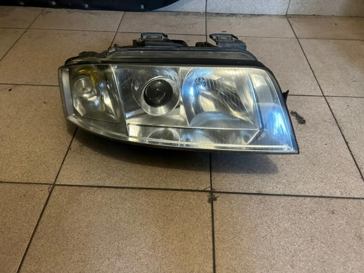 Фара правая к Audi S6 1999