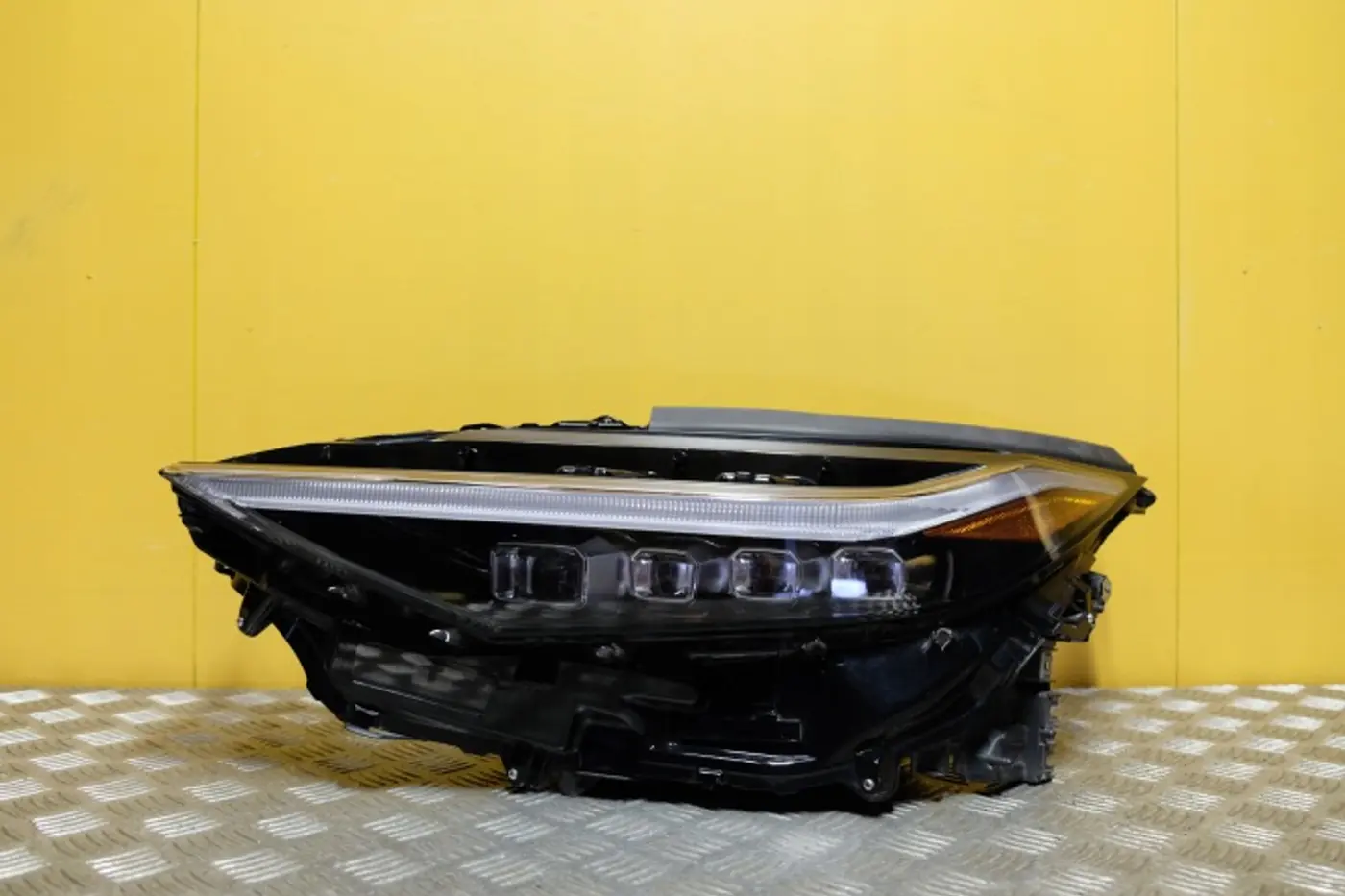 Фара левая к Toyota bZ4X 2022