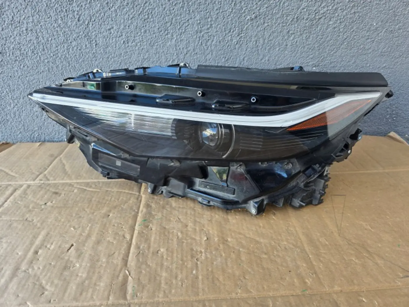 Фара левая к Toyota bZ4X 2022