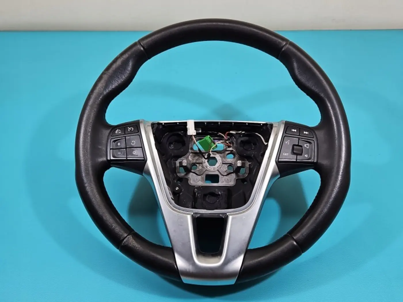 Руль к Volvo V40 2012