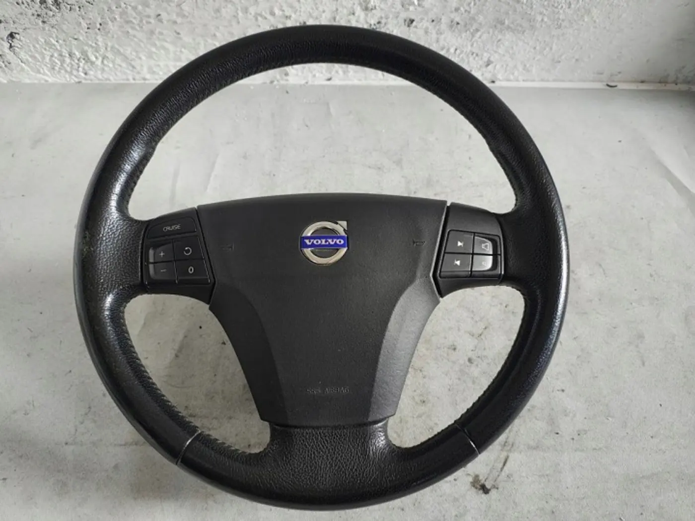 Руль к Volvo V50 2003
