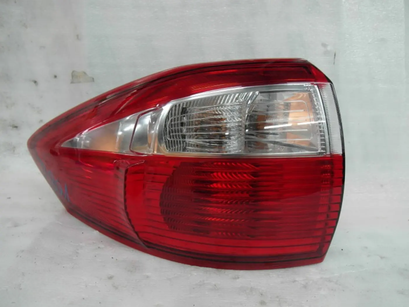 Фонарь задний левый к Ford C-MAX 2010