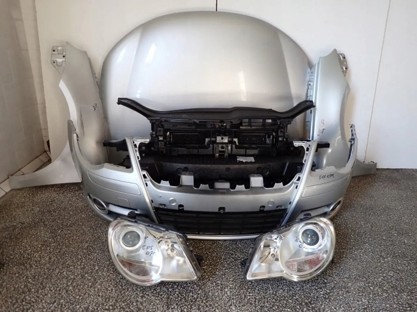 Капот к Volkswagen Eos 2010