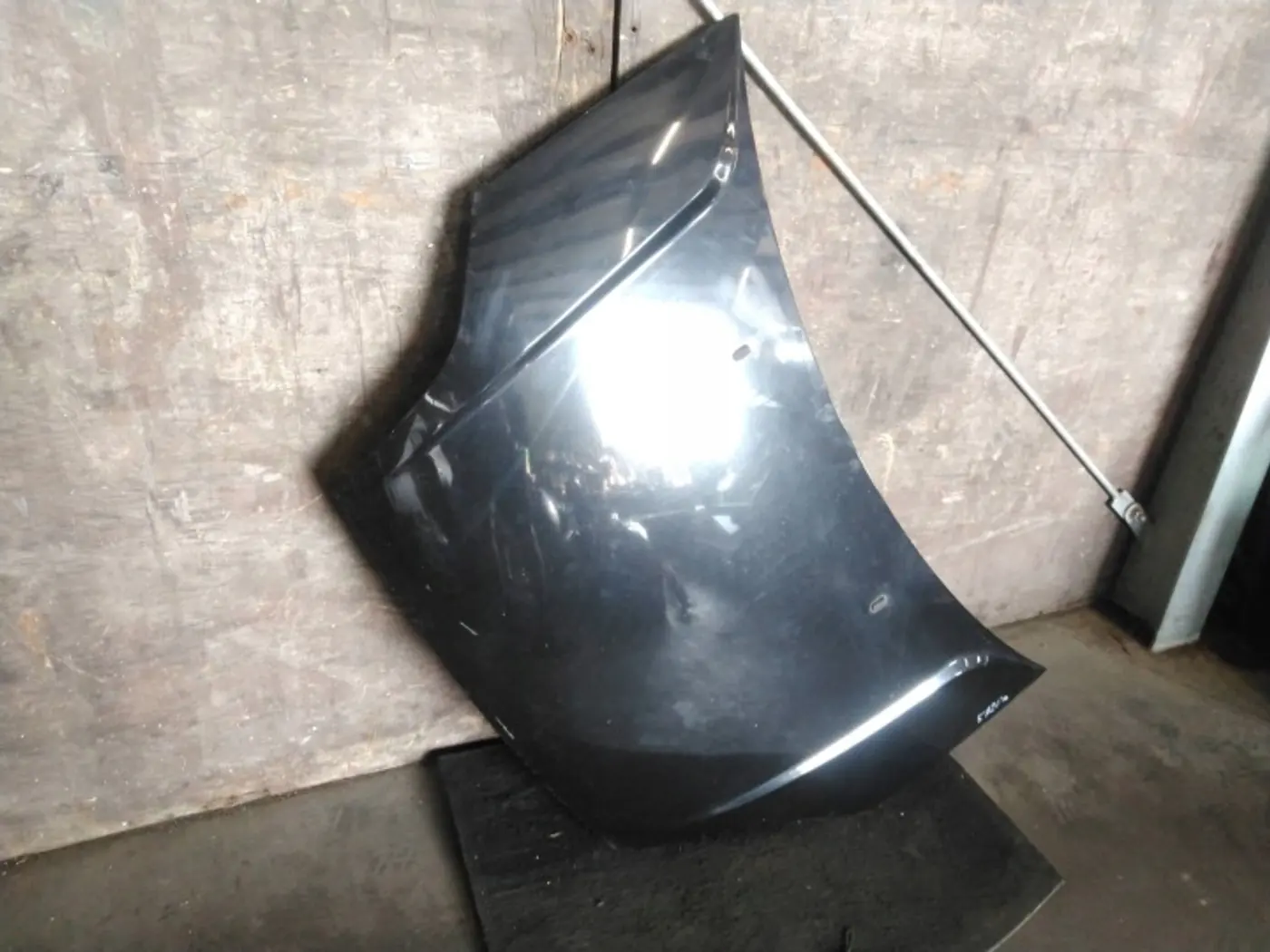 Капот к Ford Fiesta 2005