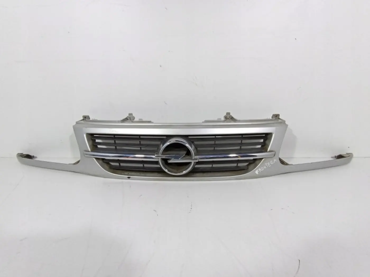 Решетка радиатора к Opel Frontera 2001