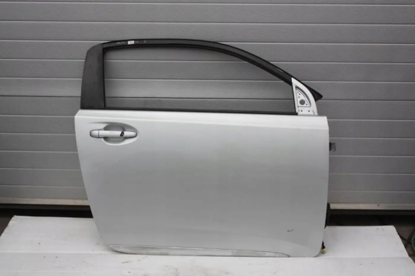 Дверь передняя правая к Toyota iQ 2008