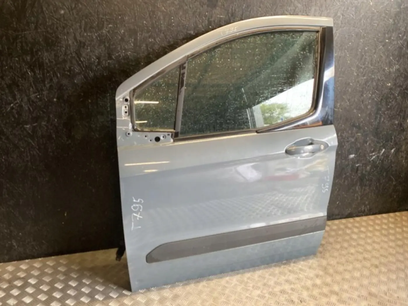 Дверь передняя левая к Ford Transit 2014