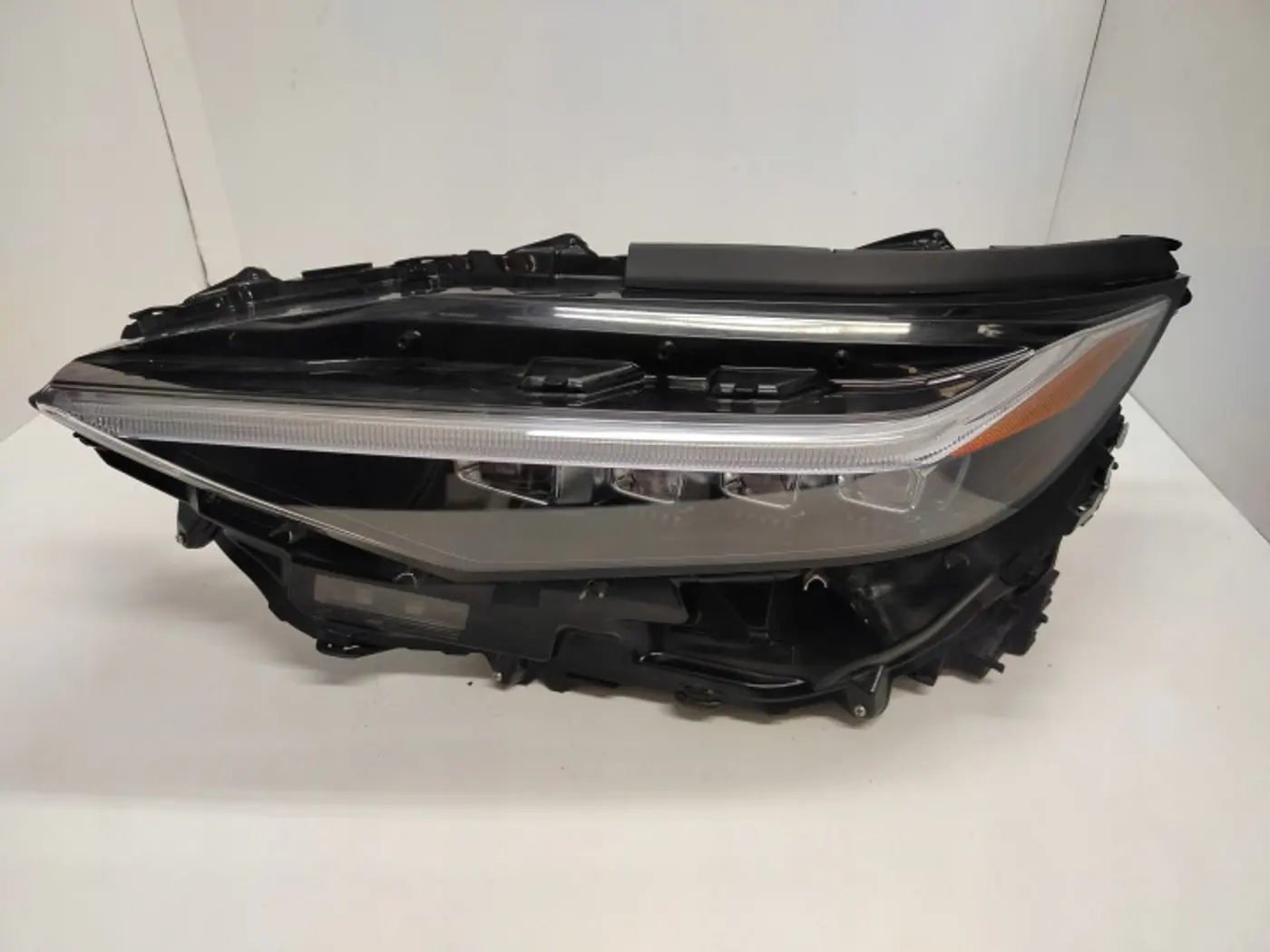 Фара левая к Toyota bZ4X 2022