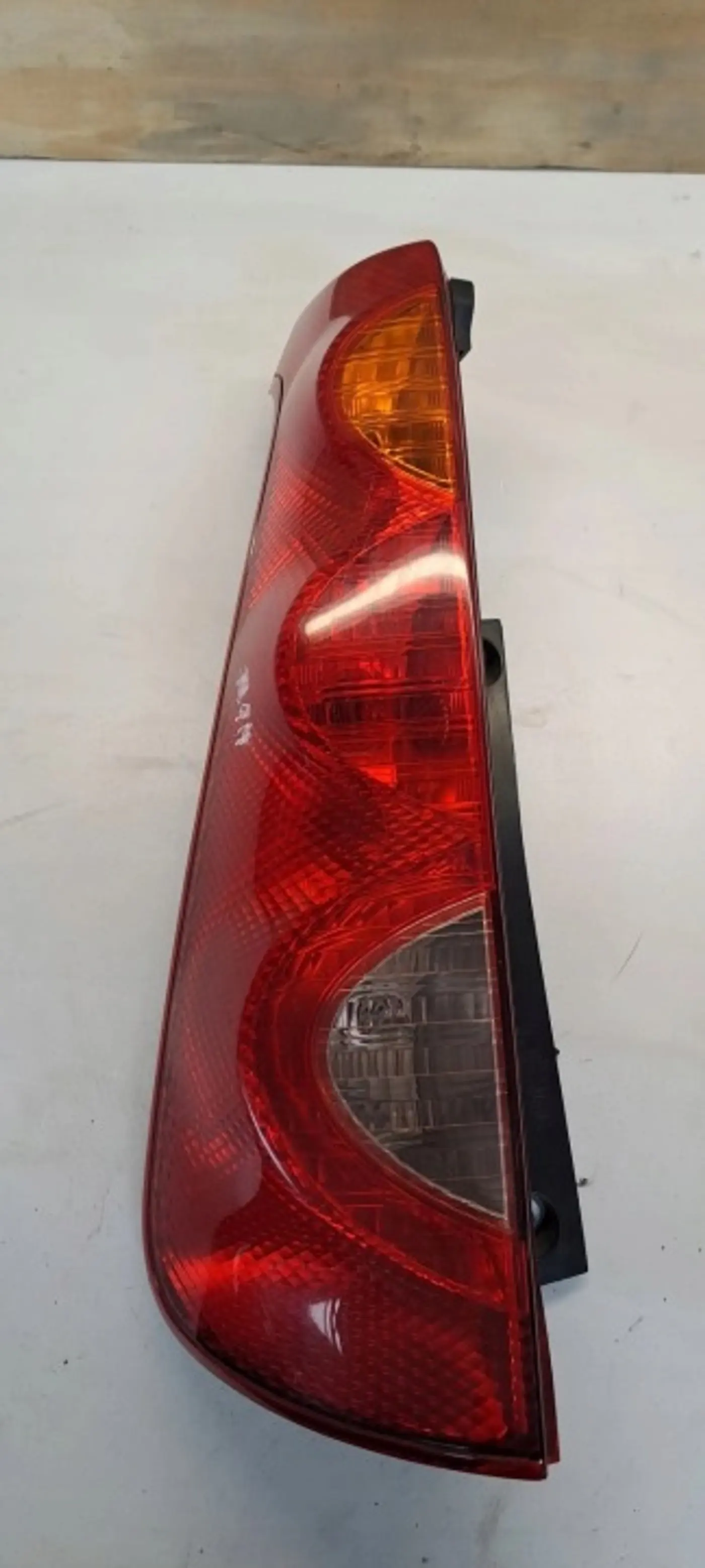 Фонарь задний левый к Nissan Note 2005