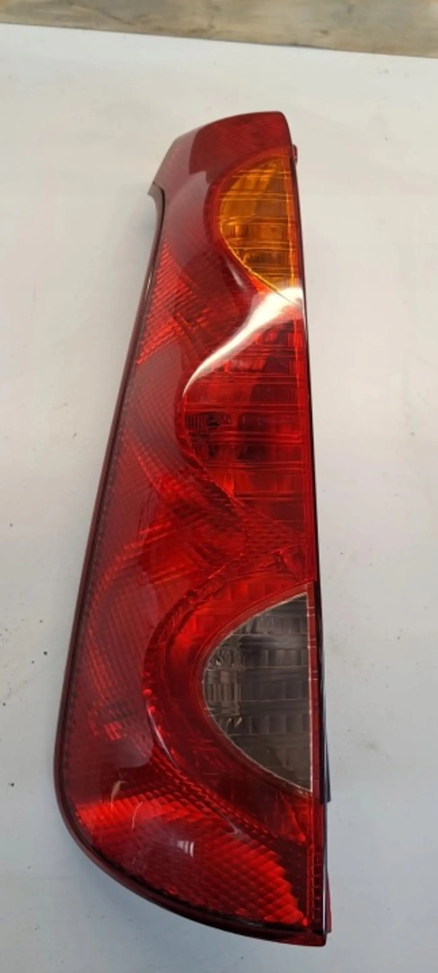 Фонарь задний левый к Nissan Note 2005