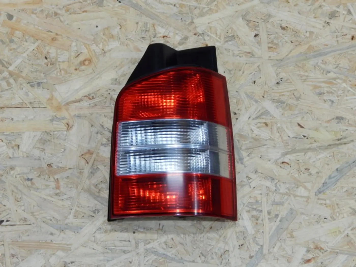 Фонарь задний правый к Volkswagen Multivan 2003