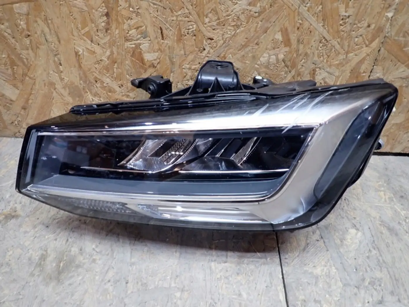 Фара левая к Audi Q2 2020