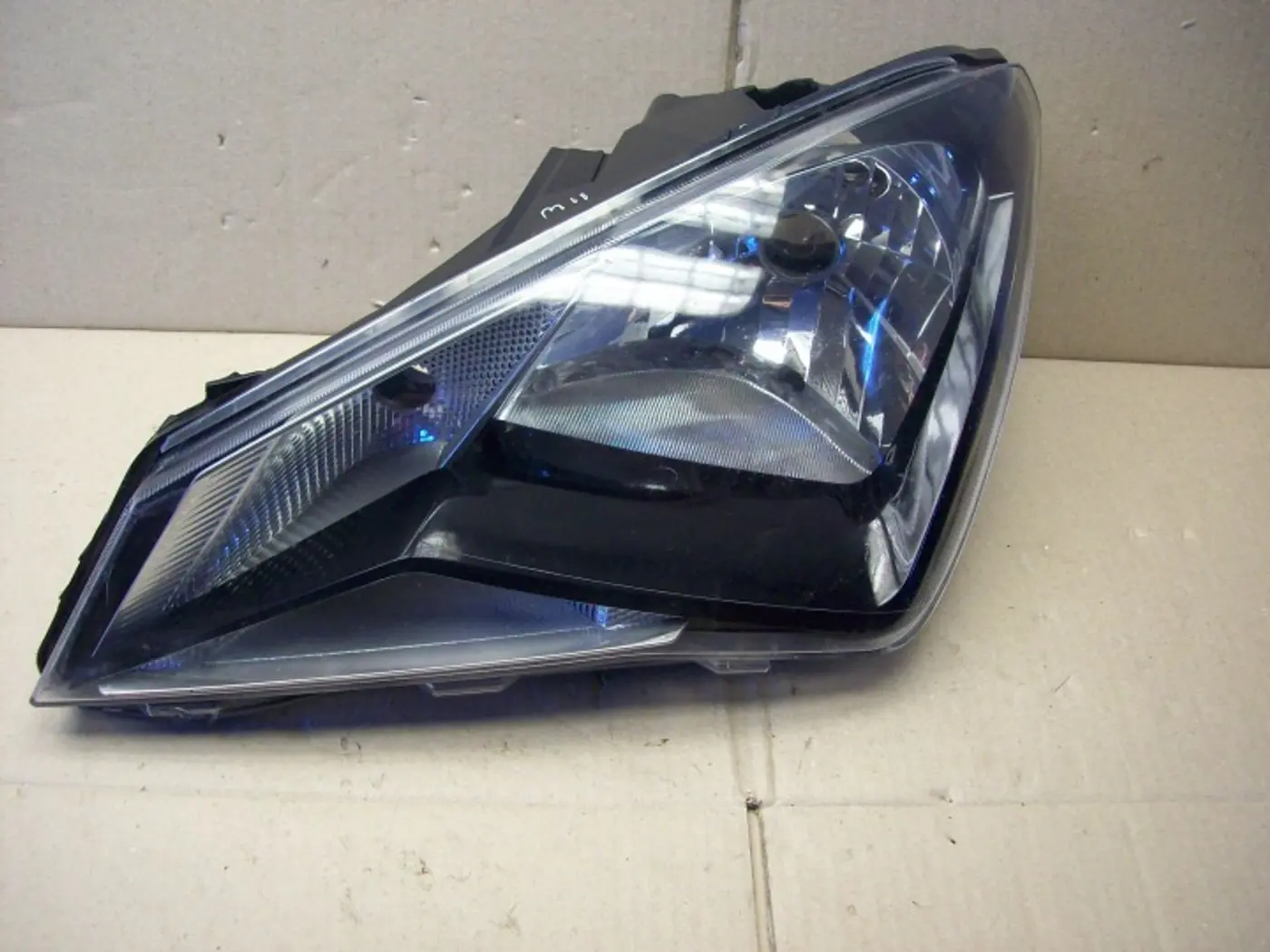 Фара левая к SEAT Mii 2011