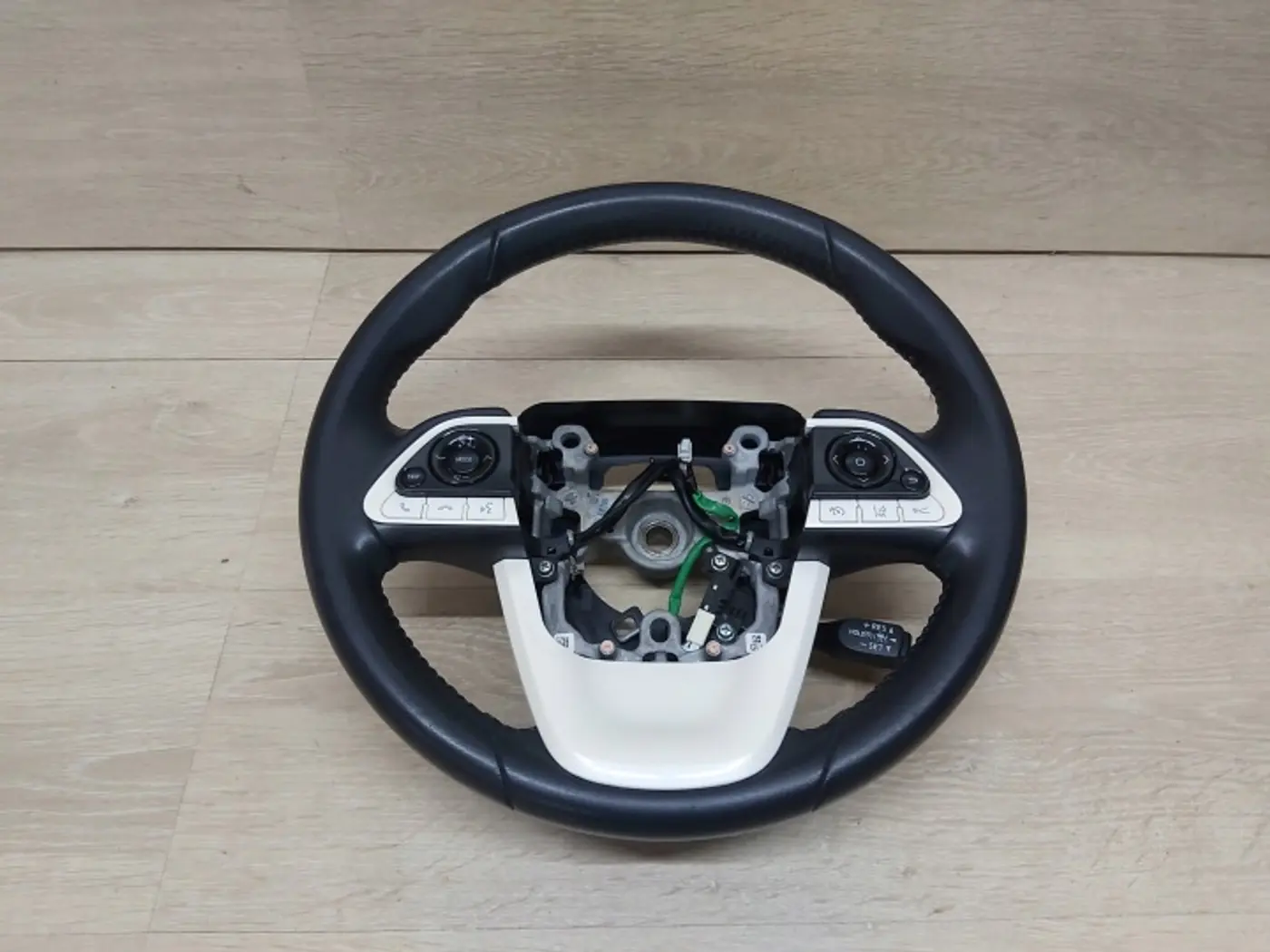 Руль к Toyota Prius 2016