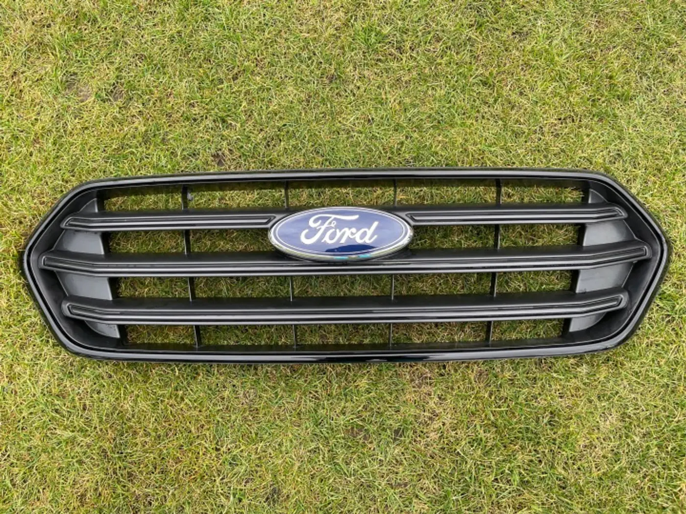 Решетка радиатора к Ford Tourneo Custom 2017