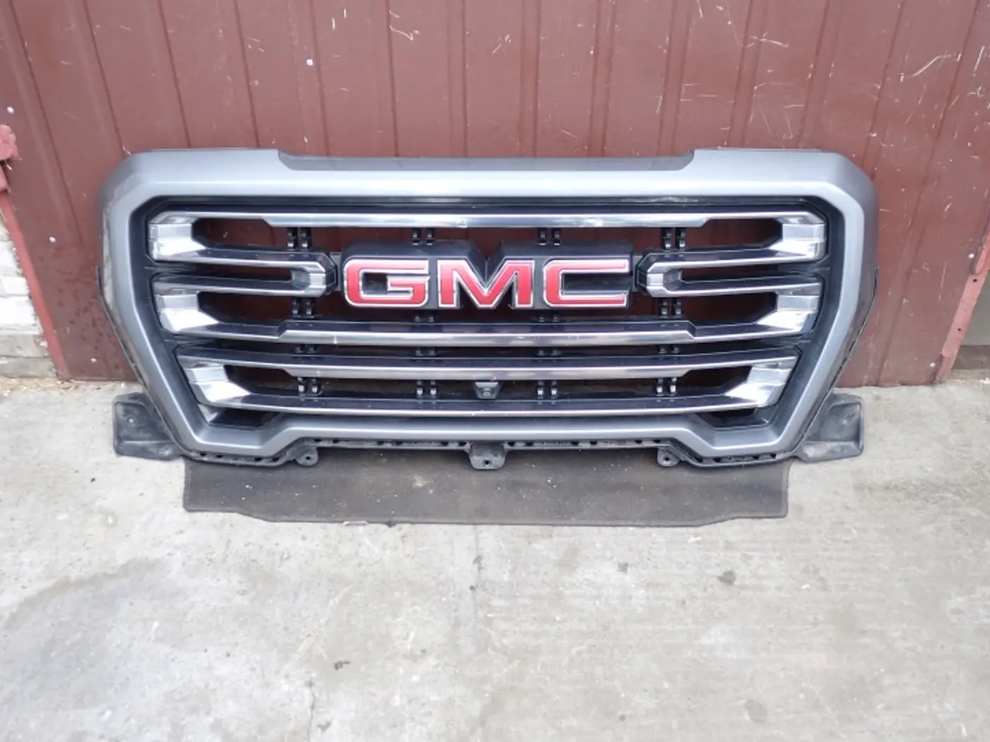 Решетка радиатора к GMC Sierra 2002