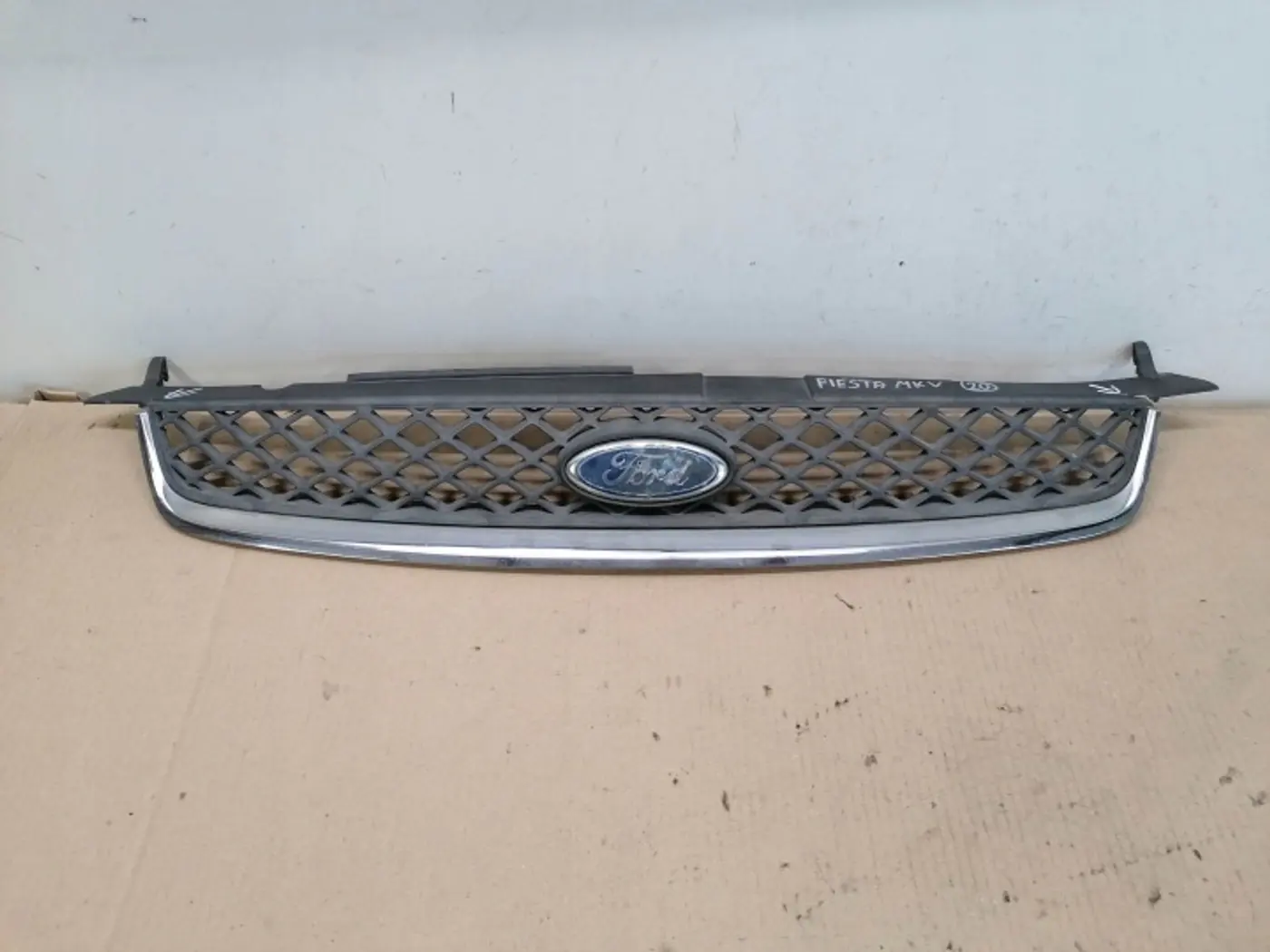 Решетка радиатора к Ford Fiesta 2008