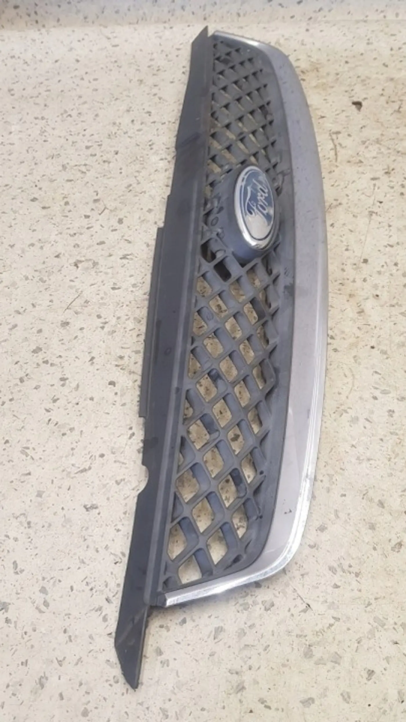 Решетка радиатора к Ford Fiesta 2008