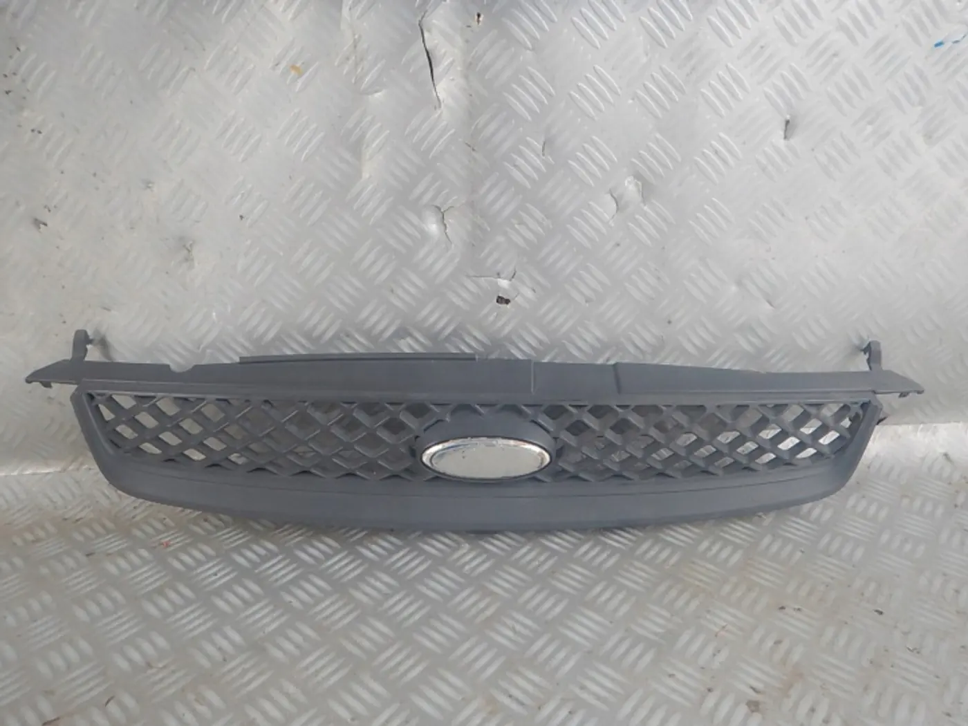Решетка радиатора к Ford Fiesta 2008