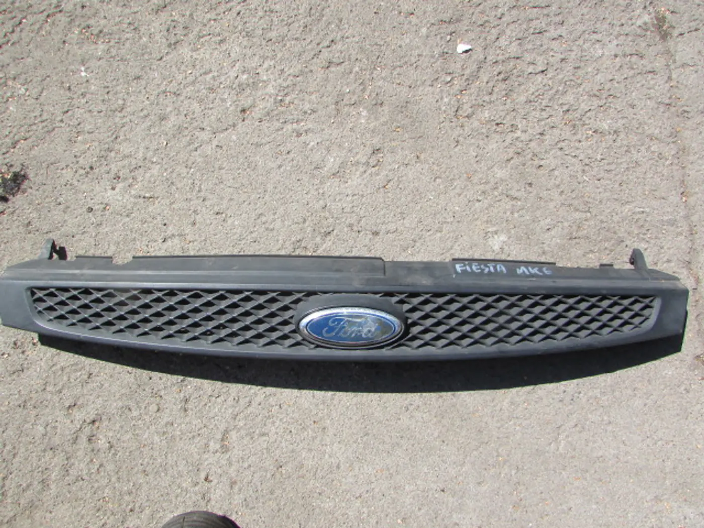 Решетка радиатора к Ford Fiesta 2008