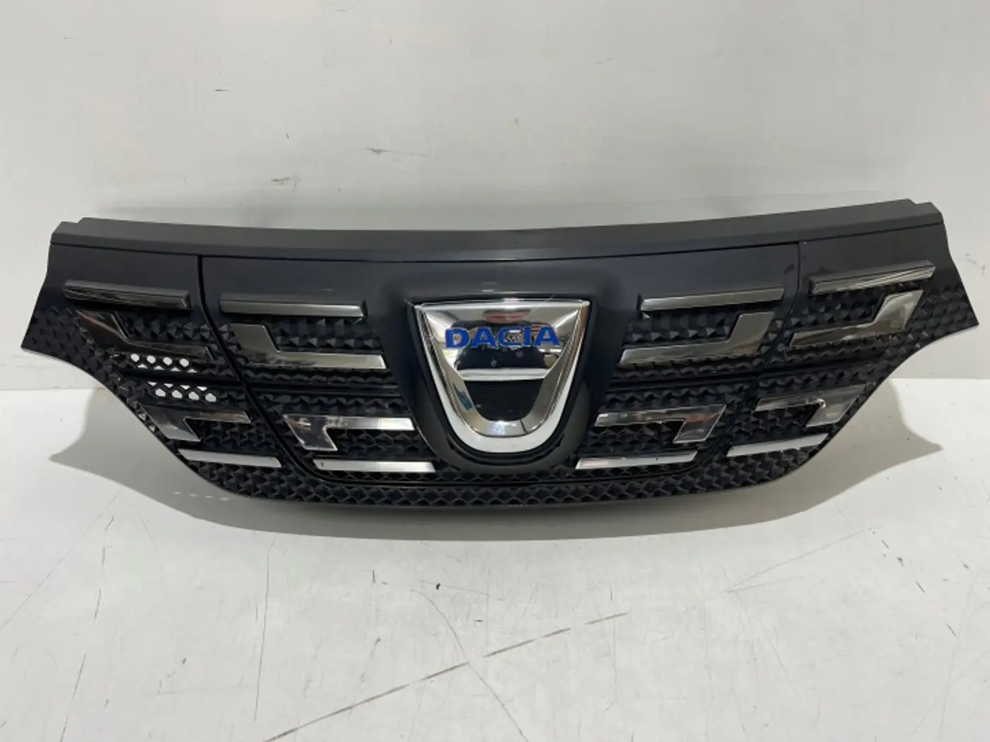 Решетка радиатора к Dacia Spring 2020
