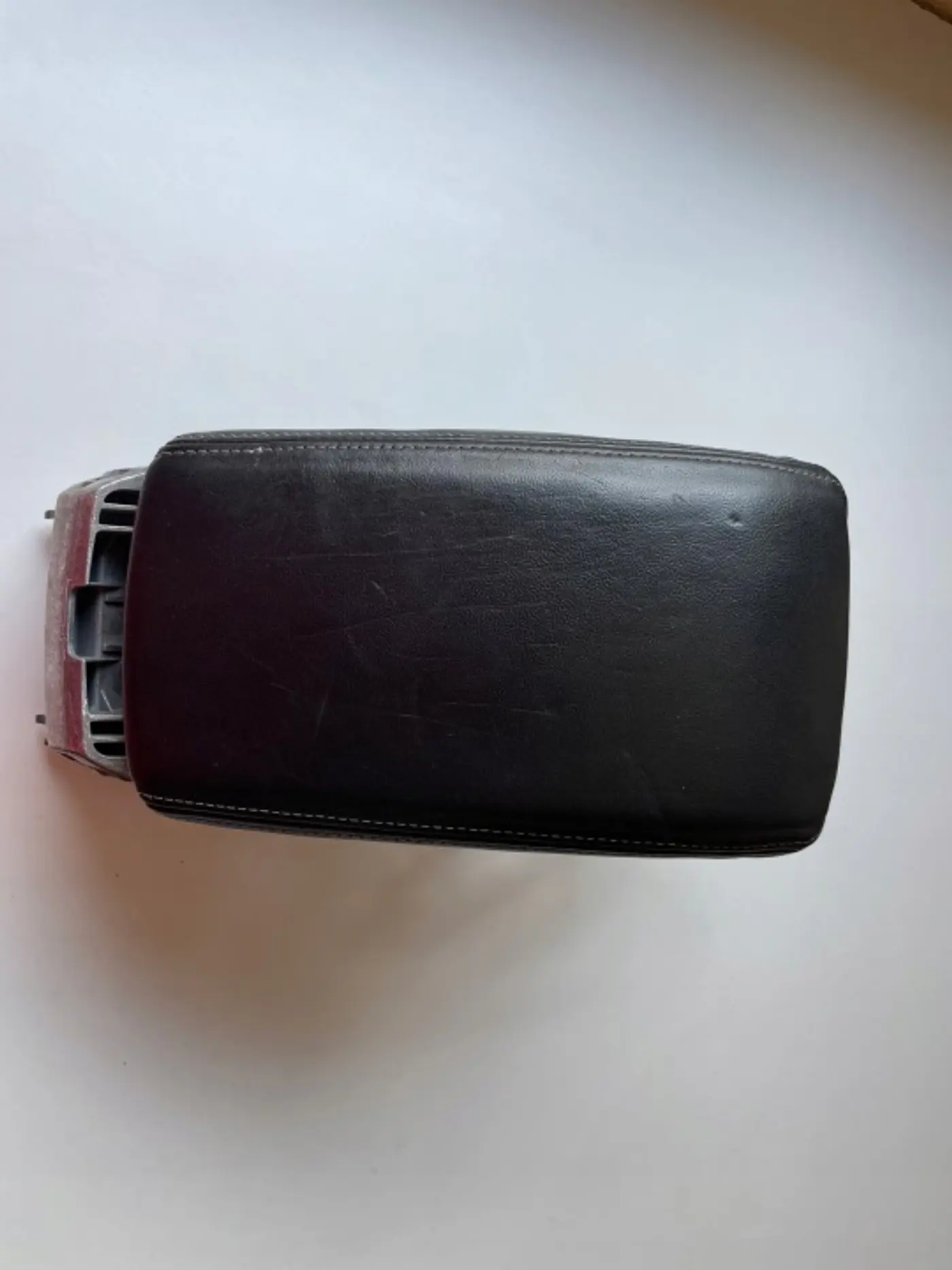 Подлокотник к Audi Q3 2011