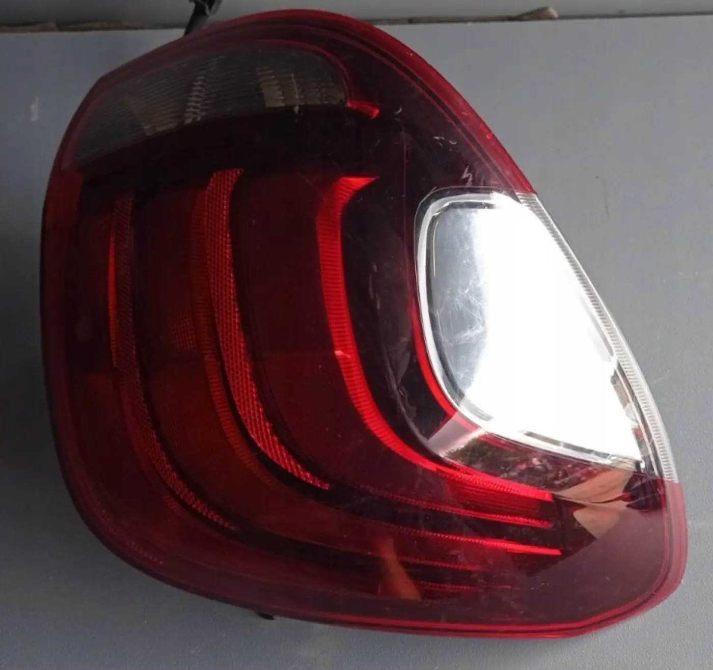 Фонарь задний левый к Peugeot 108 2014