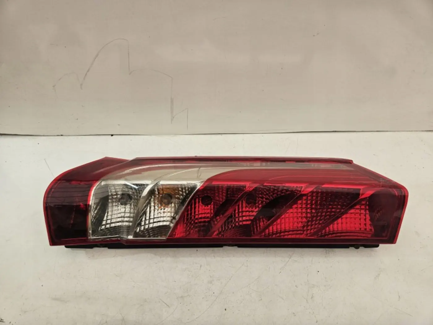 Фонарь задний левый к Iveco  2014
