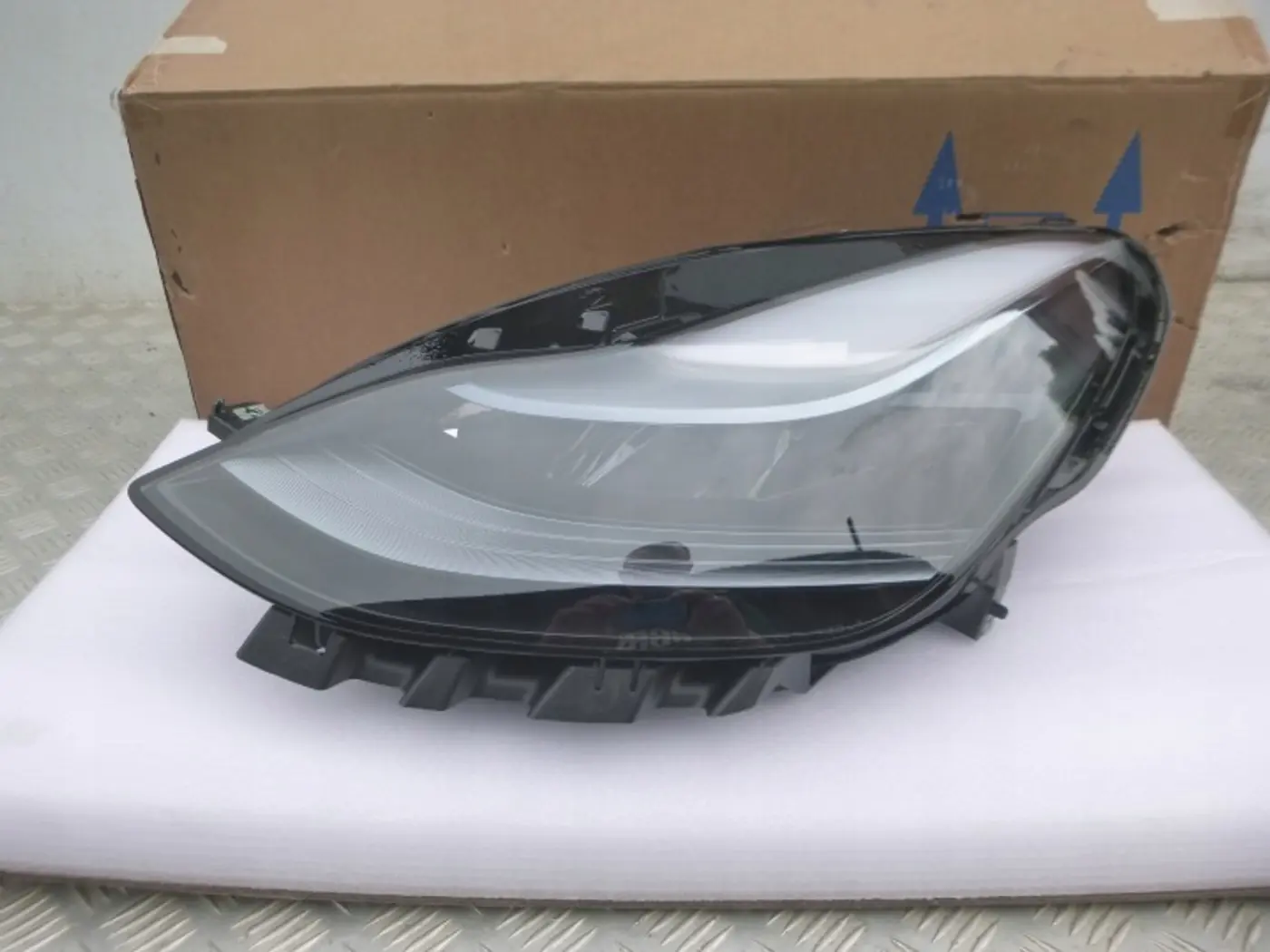 Фара левая к Tesla Model 3 2017