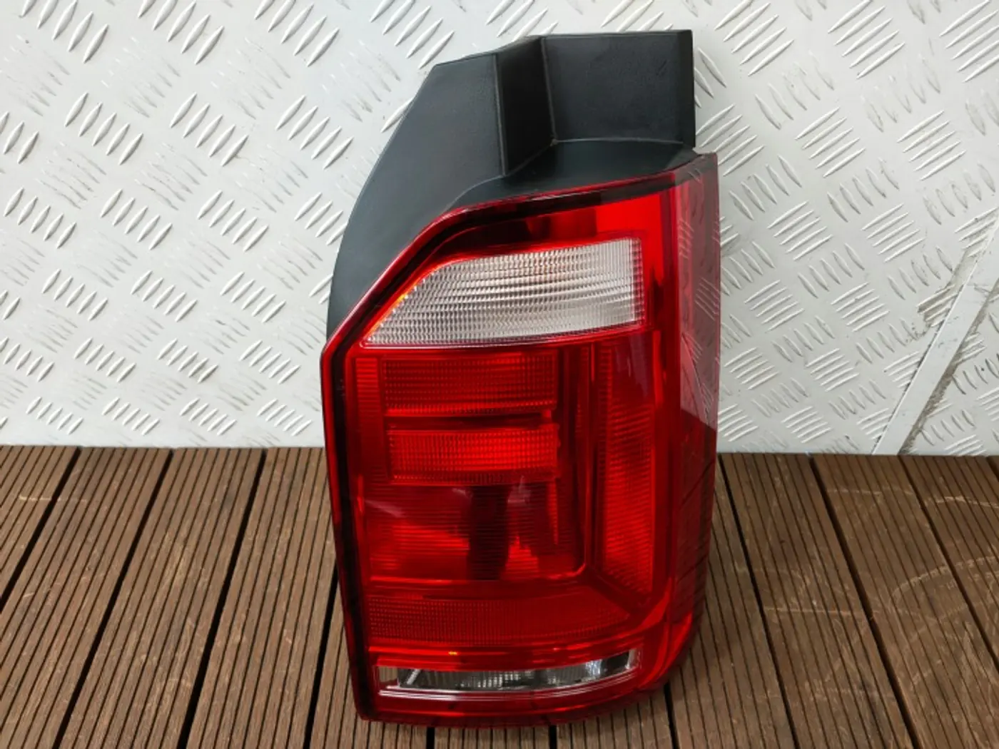 Фонарь задний правый к Volkswagen Multivan 2016