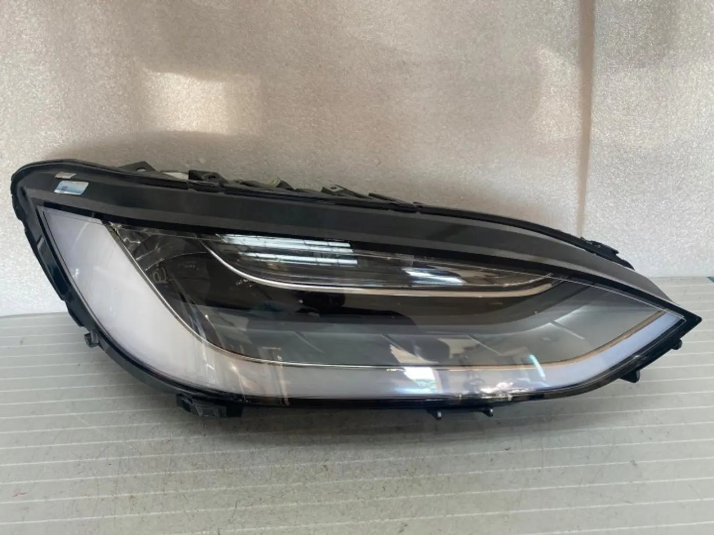 Фара правая к Tesla Model X 2015