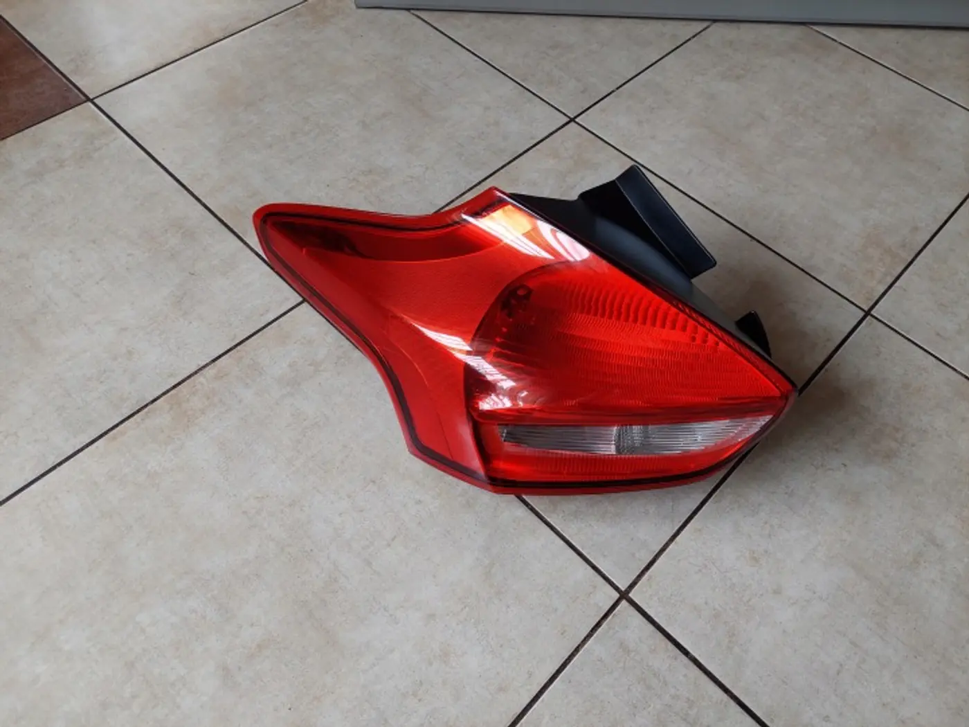 Фонарь задний левый к Ford Focus 2014