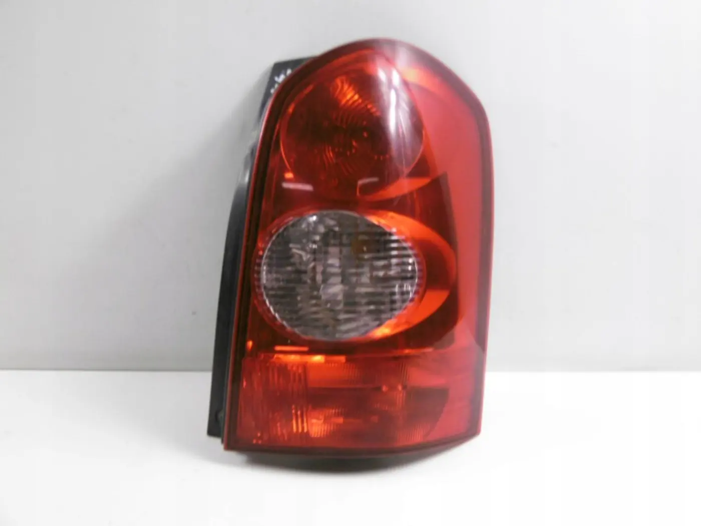 Фонарь задний правый к Mazda MPV 2003