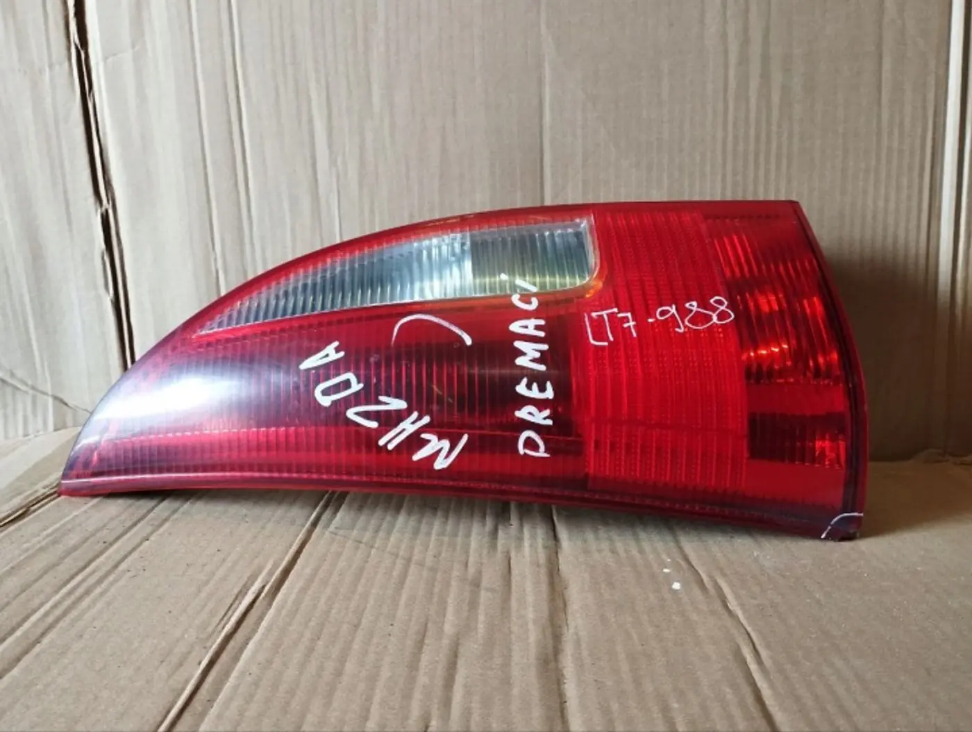 Фонарь задний левый к Mazda Premacy 1999