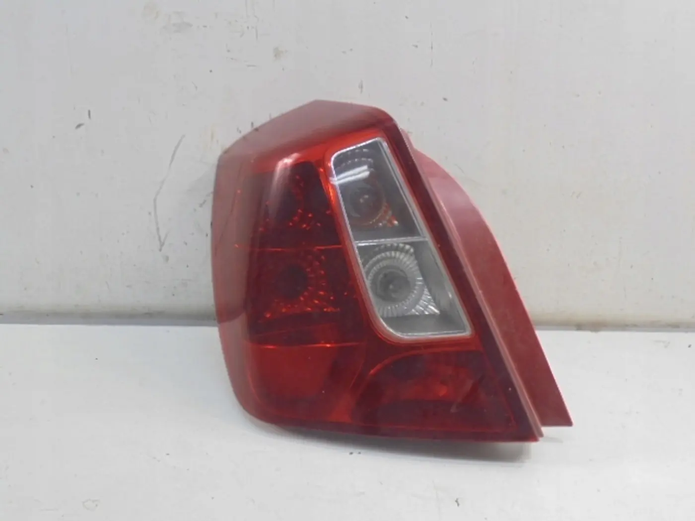 Фонарь задний левый к Daewoo Nubira 2002