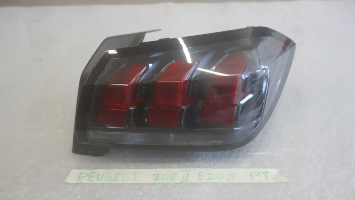 Фонарь задний правый к Peugeot e-208 2020