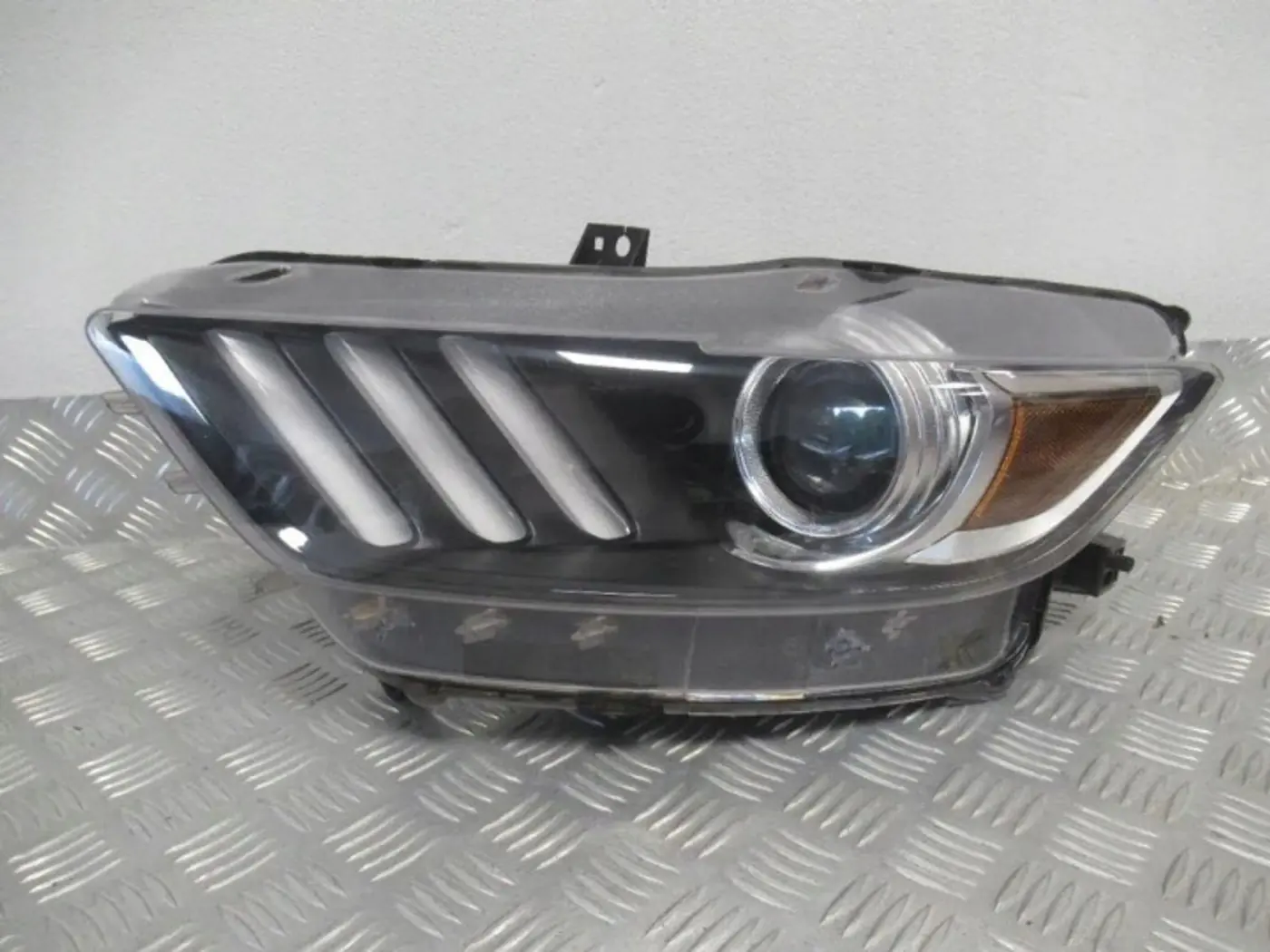 Фара левая к Ford Mustang 2014
