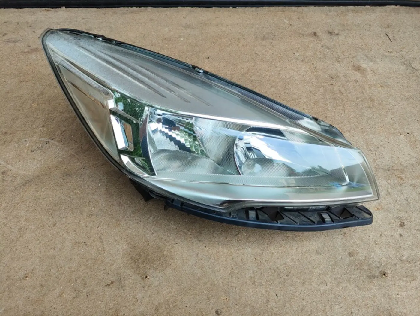 Фара правая к Ford Kuga 2013