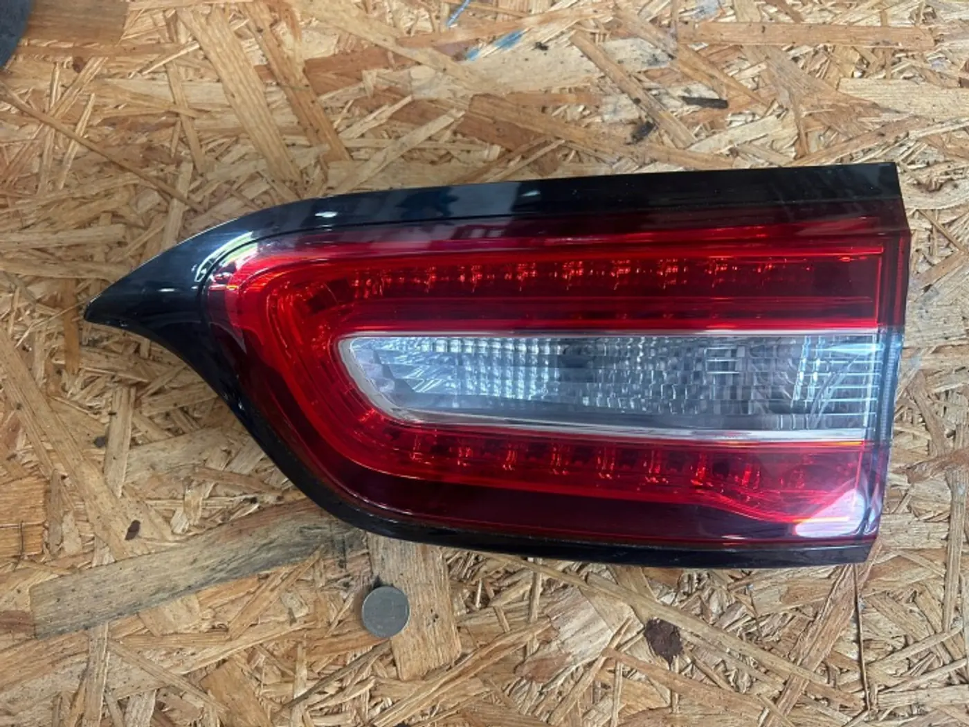 Фонарь задний левый к Jeep Cherokee 2013