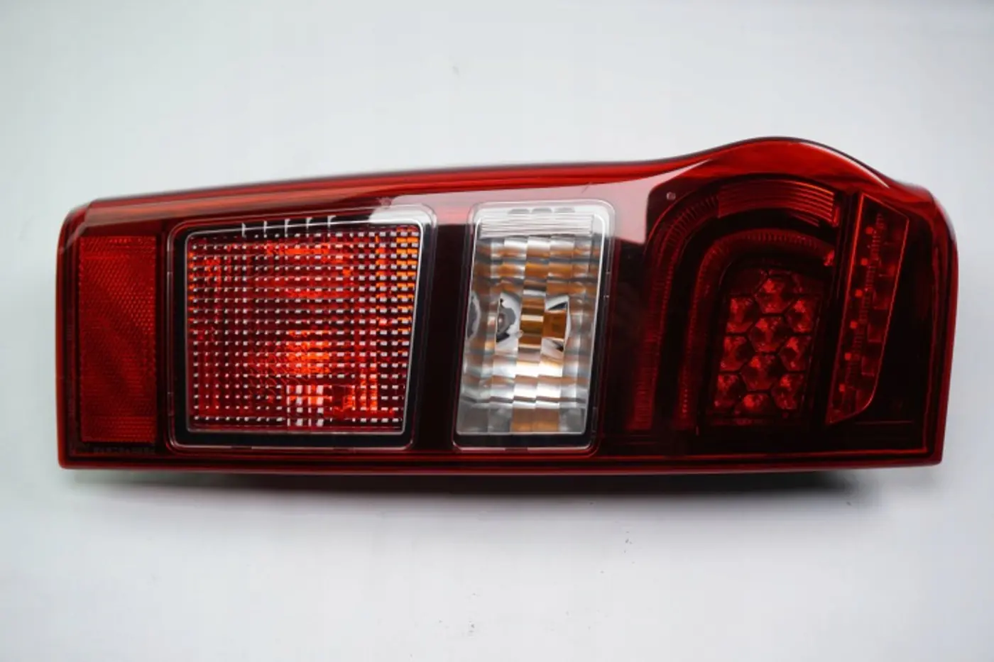 Фонарь задний левый к Isuzu D-Max 2016