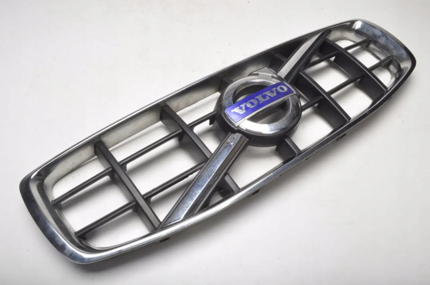 Решетка радиатора к Volvo XC70 2000