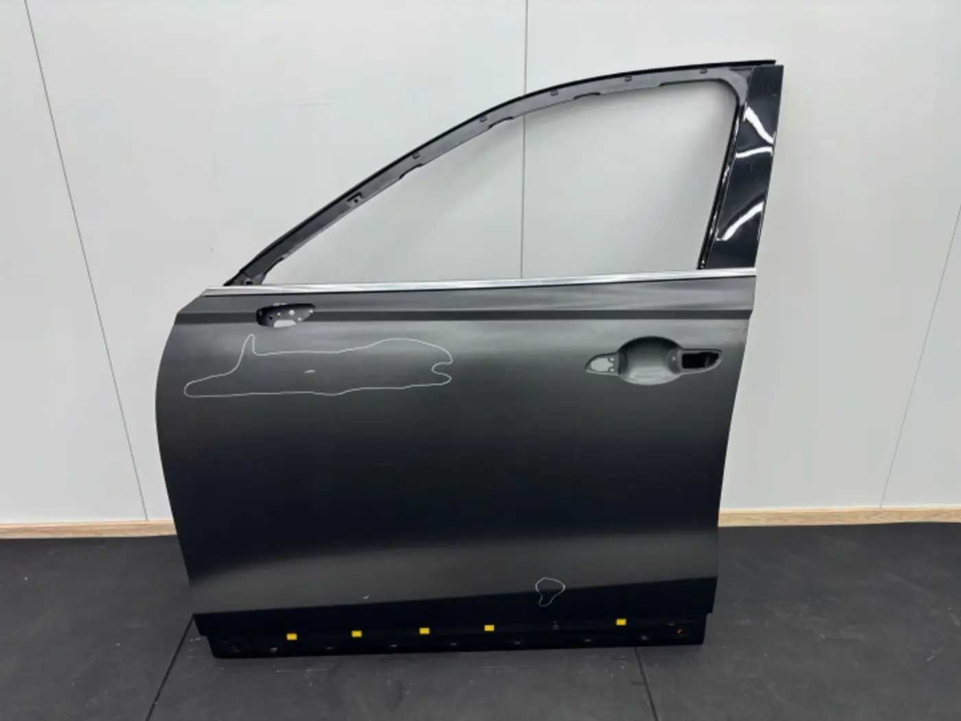 Дверь передняя левая к Genesis GV70 2020