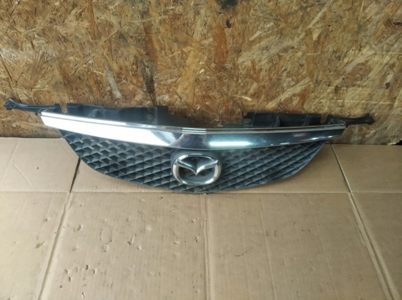 Решетка радиатора к Mazda Premacy 1999