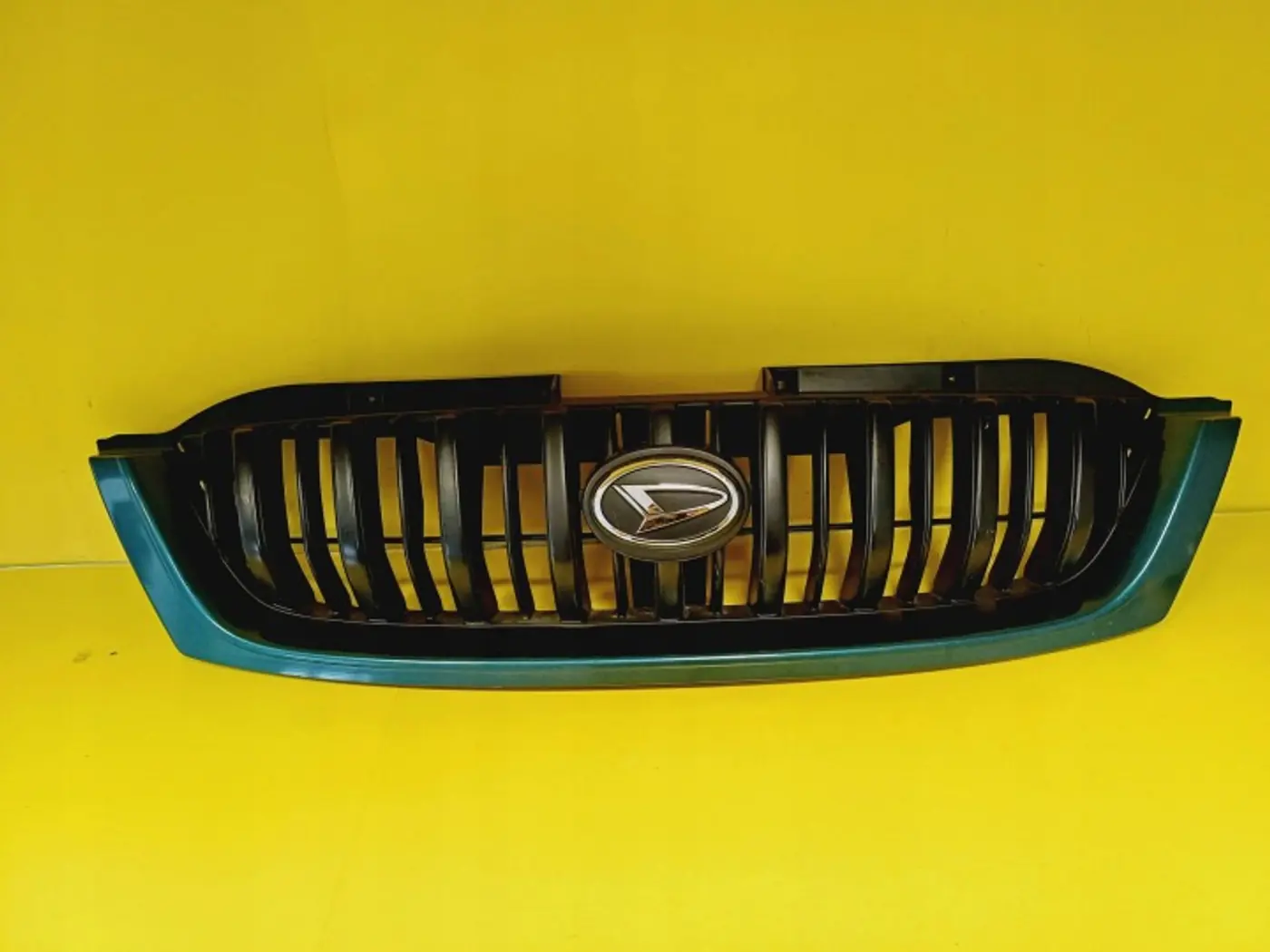 Решетка радиатора к Daihatsu Terios 2000